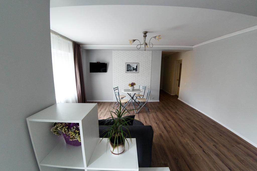 Chornovola Avenue Apartment Lviv Buitenkant foto