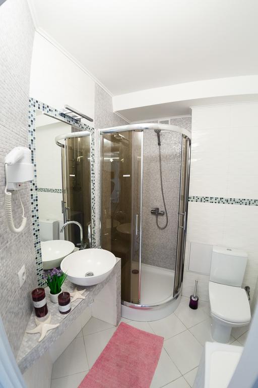Chornovola Avenue Apartment Lviv Buitenkant foto